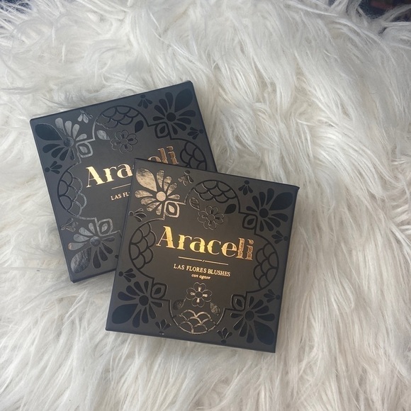 Araceli Las Flores Blushes Duo in Dahlia and Laelia - Picture 2 of 5